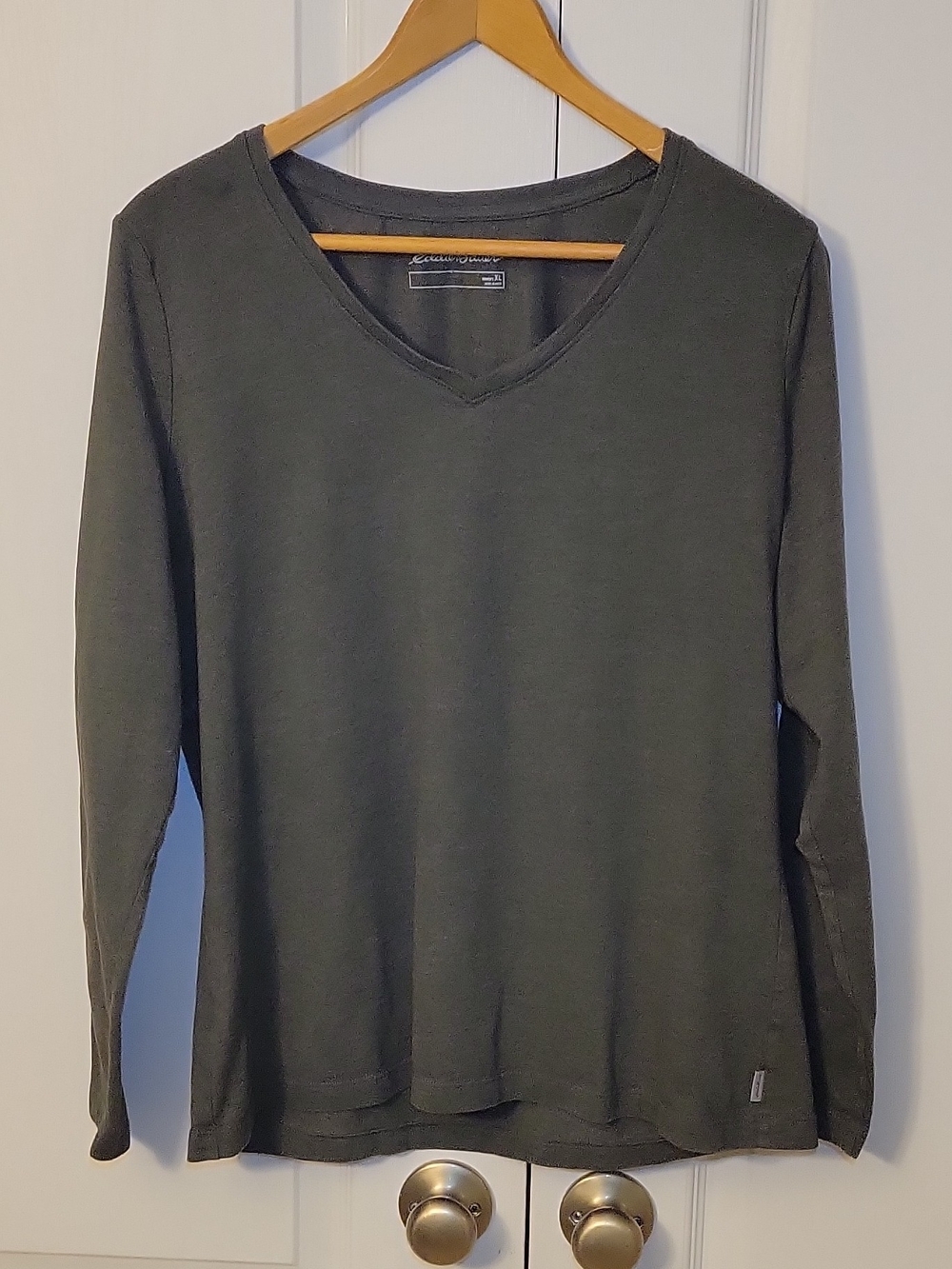Eddie Bauer Everyday Long-Sleeve V-Neck T-Shirt Gray XL